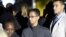 Ahmed Mohamed (tengah), remaja Texas yang ditahan karena diduga merakit bom, menghadiri Malam Astronomi di Gedung Putih (19/10). (AP/Susan Walsh)