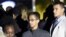 Ahmed Mohamed (tengah), remaja Texas yang dituduh membuat bom menghadiri malam astronomi di Gedung Putih (19/10). (AP/Susan Walsh)