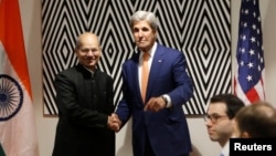 U.S. Secretary of State John Kerry shakes hands with Anil Madhav Dave, India's minister of environment, forest and climate change, before holding a bilateral meeting to promote U.S. climate and environmental goals at the Meeting of the Parties to the Montreal Protocol on the elimination of hydro fluorocarbons use in Rwanda's capital Kigali, Oct. 14, 2016. 