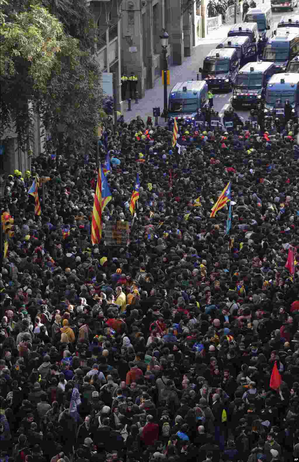 Pro-independence demonstrators protest against Spain&#39;s cabinet holding a meeting in Barcelona,&nbsp; Spain.