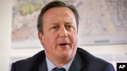 El primer ministro británico, David Cameron, habló durante una visita a un sitio de construcción de viviendas en Barking, en el este de Londres, el lunes, 4 de enero de 2016.