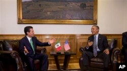 2月19日奥巴马总统在墨西哥托卢卡的政府大厦会晤墨西哥总统涅托