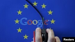 Une combinaison du logo de Google et du drapeau de l'Union européenne dans cette photo du 15 avril 2015. 