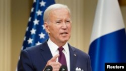 Američki predsjednik Joe Biden tokom obraćanja u Helsinkiju (REUTERS/Kevin Lamarque)