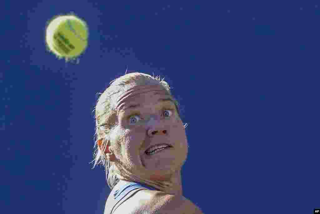 Kaia Kanepi, of Estonia, returns a shot to Aryna Sabalenka, of Belarus, during the second round of the U.S. Open tennis championships, Sept. 1, 2022, in New York. (AP Photo/John Minchillo)