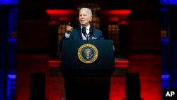 ফিলাডেলফিয়ায় বক্তব্য রাখছেন যুক্তরাষ্ট্রের প্রেসিডেন্ট জো বাইডেন