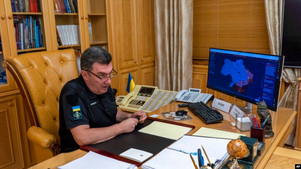 乌克兰国家安全和国防委员会秘书奥列克西·丹尼洛夫(Oleksiy Danilov)在基辅的办公室。（2022年9月2日）(photo:VOA)