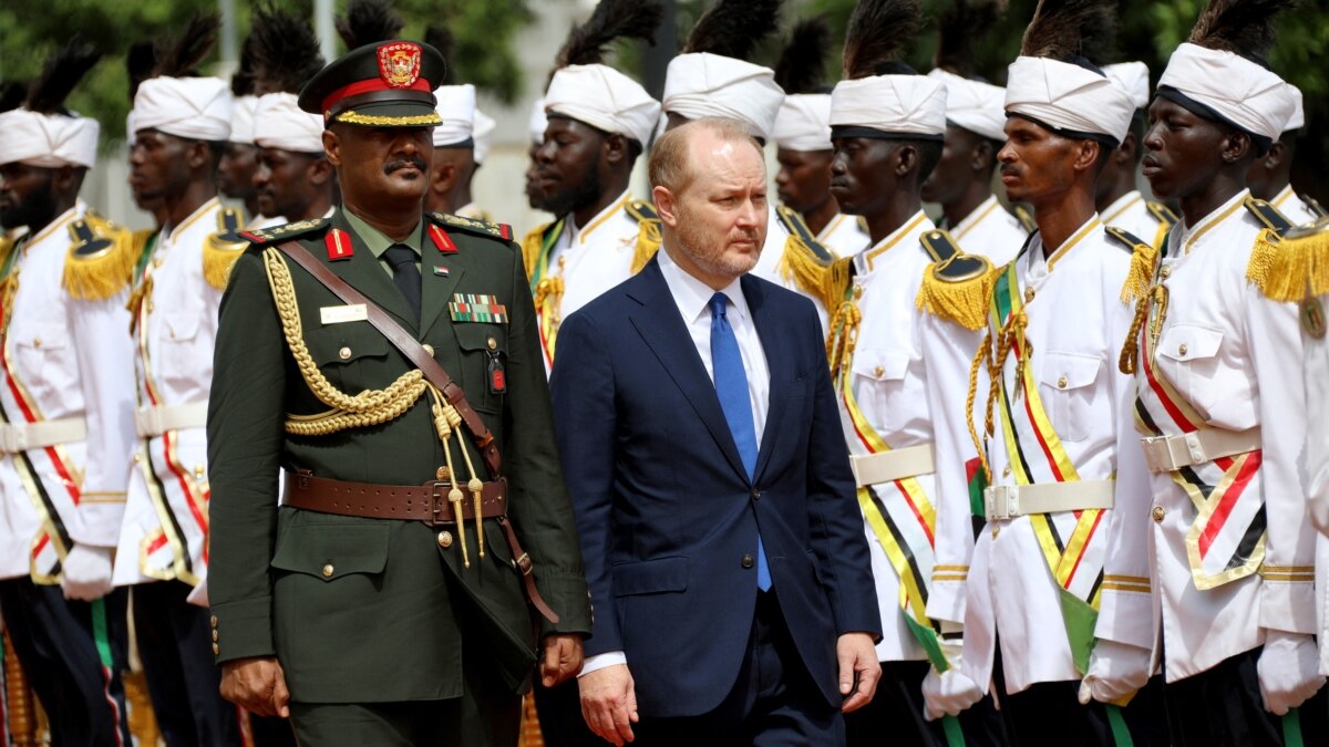 تعهد السفير الأمريكي في السودان بدعم انتقال البلاد إلى الحكم المدني