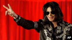  Mendiang Michael Jackson dalam sebuah jumpa pers pada 2009. (Foto: Dok)