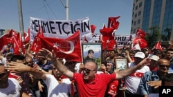 Protesters shout slogans against the outlawed Kurdistan Workers Party (PKK) during a demonstration in Istanbul, July 17, 2011