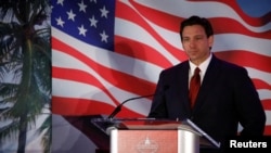 FOTO DE ARCHIVO: El gobernador de Florida, Ron DeSantis, habla durante la cena de gala anual del Consejo de Política Familiar de Florida, en Orlando, Florida, el 20 de mayo de 2023. REUTERS/Marco Bello 