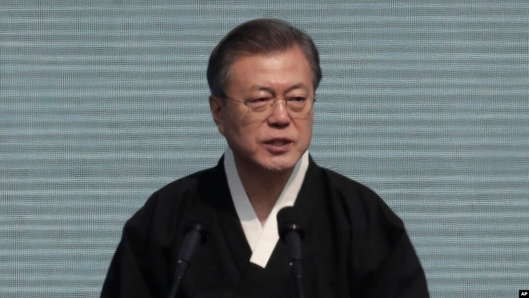 Presiden Korsel, Moon Jae-in, berpidato dalam upacara untuk memperingati March First Independence Movement Day, peringatan kebangkitan melawan kekuasan kolonial Jepang tahun 1919. Seoul, Korsel, Jumat, 1 Maret 2019 (foto: AP Photo/Lee Jin-man)