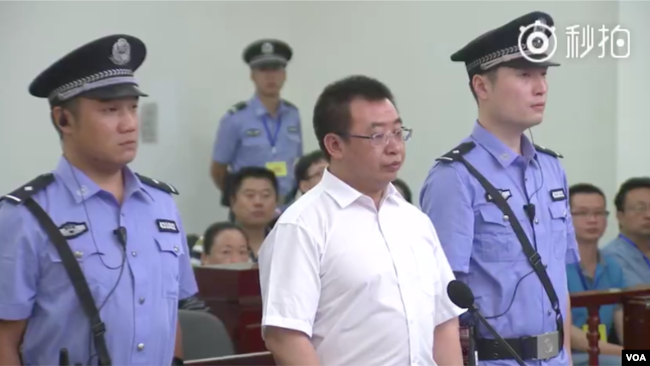 資料照：中國著名維權律師江天勇在長沙出庭受審 （2017年8月22日）