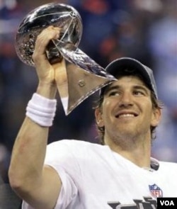 Quarterback New York Giants, Eli Manning mendapat penghargaan MVP (pemain terbaik) setelah memimpin timnya mengalahkan New England Patriots dengan 21-17 pada Super Bowl XLVI (5/2).