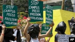 Người biểu tình phản đối trước Dinh Tổng thống Philippines ở thủ đô Manila nhân ngày Tự do Báo chí Thế giới 3 tháng 5, 2014.