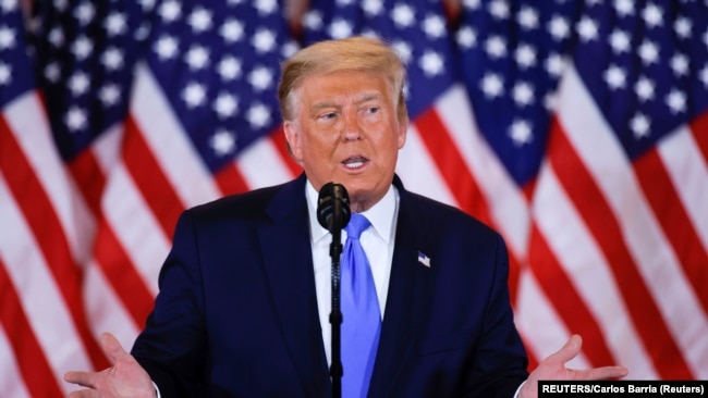 Presidenti Donald Trump duke folur nga Shtëpia e Bardhë (4 nëntor 2020)