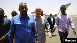 The French citizen (center) who was abducted south of Abeche, arrives at Khartoum airport after his release, in Khartoum, Sudan, May 7, 2017. 