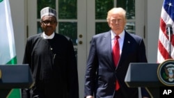 Shugaba Trump, dama da takwaran aikinsa na Najeriya Buhari, hagu wata ziyara da Buharin ya kai fadar White a Washington, ranar 30, Afrilu 2018. 