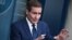 Координатор по стратегическим коммуникациям Совета национальной безопасности Джон Кирби выступает во время брифинга в Белом доме. Вашингтон, округ Колумбия, 24 октября 2023 года. (Фото Брендана СМИЛОВСКИ/AFP)