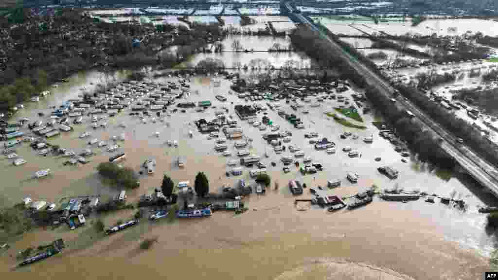 A photograph taken on Jan. 7, 2025 shows an aerial view of a flooded caravan park in Barrow upon Soar, central England, after heavy snow and rain across large parts of England caused disruption over the weekend. (Photo by Oli SCARFF / AFP)