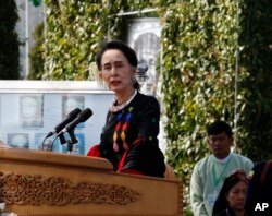 Myanmar State Counsellor Aung San Suu Kyi delivers a speech during Union Day celebrations in Panglong, Myanmar, Feb. 12, 2017. Suu Kyi has called on all armed ethnic groups to sign a nationwide cease-fire.