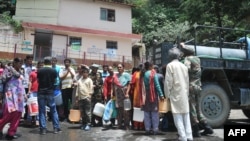 Indian residents gather to collect drinking water in buckets from an Indian Army water tanker as the city faces water shortage in Shimla, in the northern state of Himachal Pradesh, June 2, 2018. 