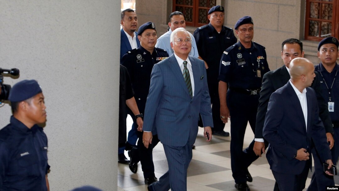 Mantan Perdana Menteri Malaysia Najib Razak tiba di pengadilan di Kuala Lumpur, Malaysia, 8 Agustus 2018.