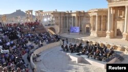 Teater Mariinsky dari Rusia tampil di ampiteater kota Palmyra, Suriah (5/5). 