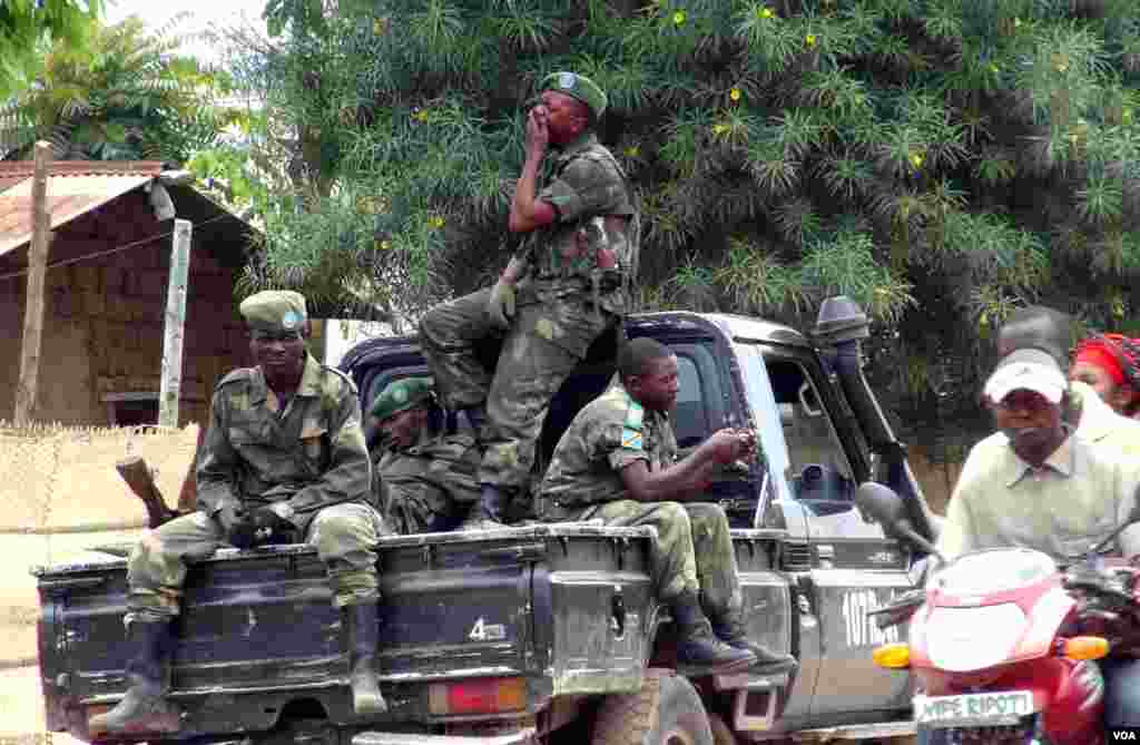 刚果民主共和国北基伍的刚果政府军 (Nicolas Pinault/VOA)