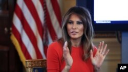 La primera dama de EE.UU., Melania Trump, explicó que un equipo de curadores pasaron más de una década restaurando los muebles.