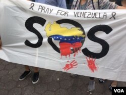 Venezolanos en Nueva York, piden mantener la presión internacional al gobierno del presidente Nicolás Maduro. Septiembre 21, 2017. Foto: VOA.