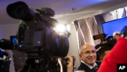 Mikhail Khodorkovsky Speaks at Berlin Press Conference
