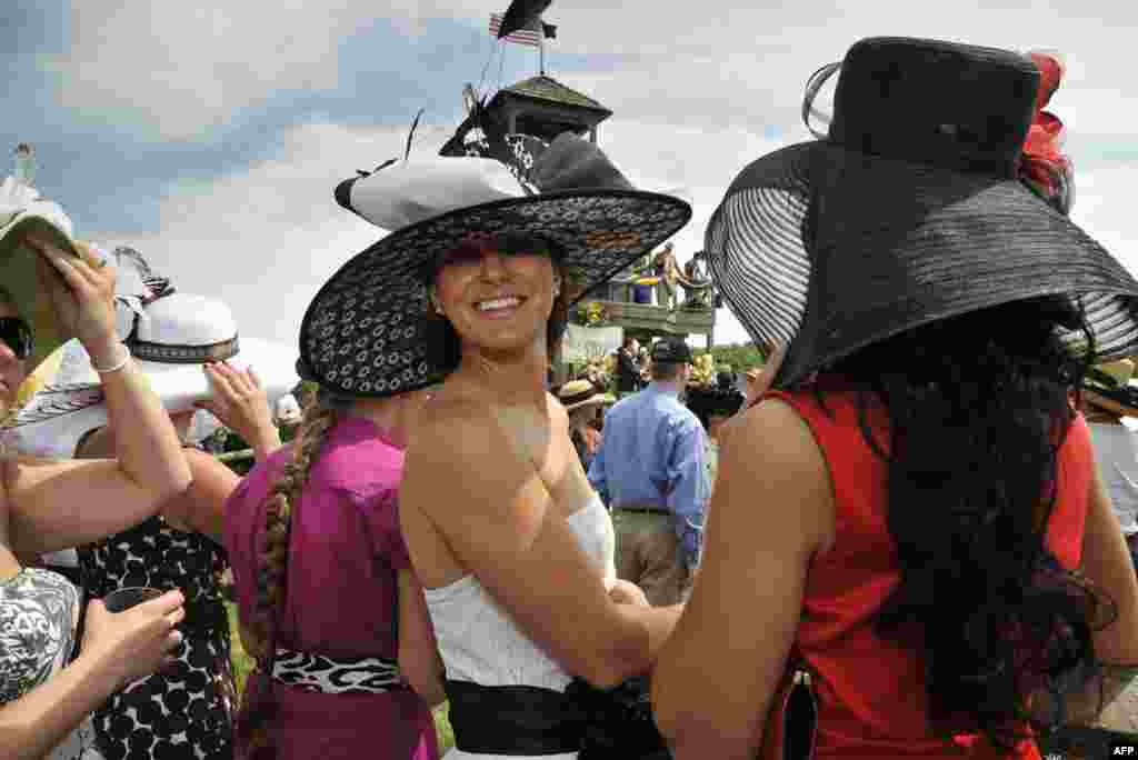 Дело – в шляпках. И не только…