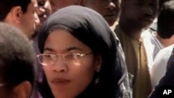 Malikah Shabazz arrivea for the funeral of her mother Betty Shabazz at the Islamic Cutural Center of New York Mosque, on June 27, 1997. 