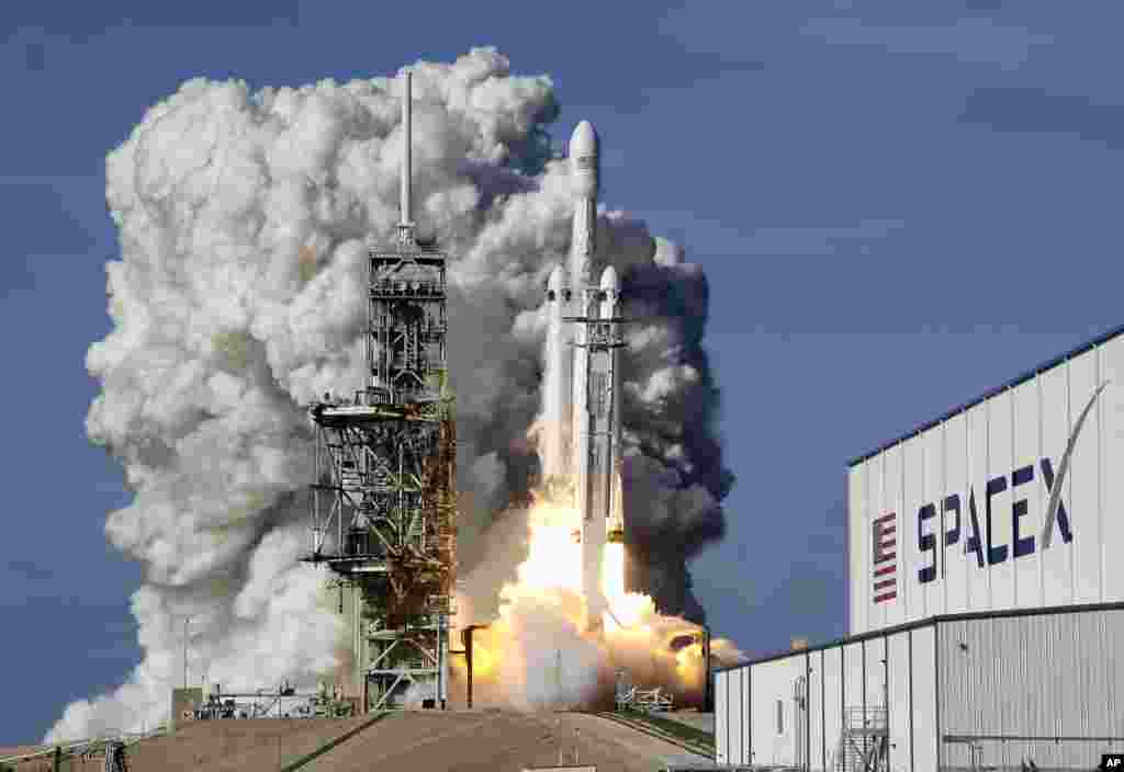 A Falcon 9 SpaceX heavy rocket lifts off from pad 39A at the Kennedy Space Center in Cape Canaveral, Florida, Feb. 6, 2018.