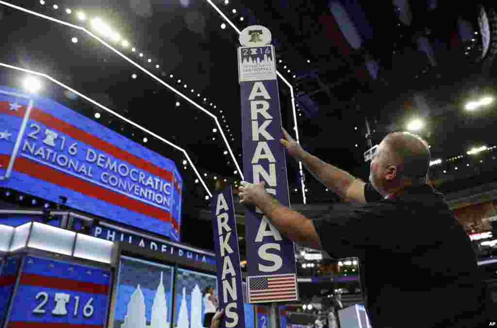 Dan Amadie installs an Arkansas sign before the 2016 Democratic Convention in Philadelphia, July 24, 2016.