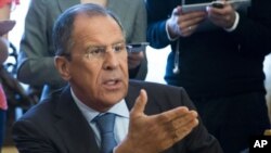 Según Lavrov, las cosas en Ucrania irían mejor si las negociaciones dependieran solo de Rusia y sus socios europeos.