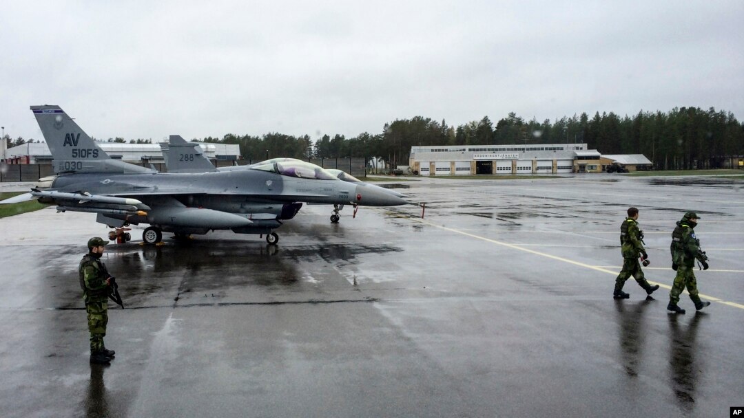 Američki borbeni avioni na aerodromu u okolini Lulee, na severu Švedske, tokom nedavne vežbe NATO-a pod nazivom "Arktički izazov"