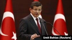 PM Turki Ahmet Davutoglu mengatakan Turki dan Uni Eropa memikul akibat gagalnya PBB menyelesaikan krisis Suriah (foto: dok).