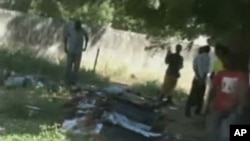 Imagens de corpos sem vida recolhidas pela Televisão estatal nigeriana em resultado dos ataques da Boko Haram a postos de polícia, igrejas e uma base militar