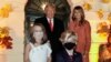 "Trump dan Melania Mini" Curi Perhatian di Acara Halloween Gedung Putih