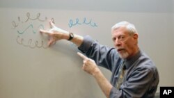 约翰·科恩教授在教课