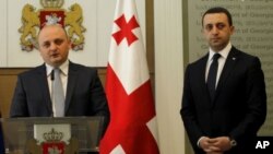 Новий міністр оборони Грузії Міндія Джанелідзе (л)