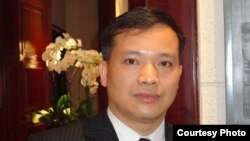 Luật sư Nguyễn Văn Đài bị bắt và khởi tố về tội ‘tuyên truyền chống nhà nước’ hôm 16/12/2015.