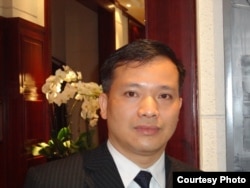 Nguyễn Văn Đài, bị truy tố và 3 lần gia hạn tạm giam theo điều 88 từ 12/2015 cho đến nay vẫn chưa được tiếp xúc luật sư