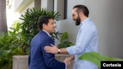 El presidente de El Salvador, Nayib Bukele, recibe al secretario de Estado de EEUU, Marco Rubio, el 3 de febrero de 2025.