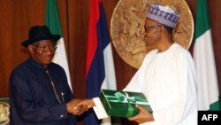 Tsohon Shugaban Najeriya Goodluck Jonathan ya mika mulki ga Shugaba Muhammadu Buhari