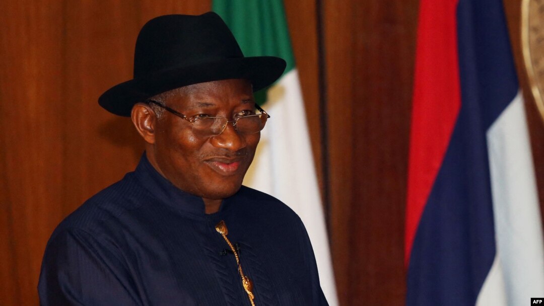 Tsohon Shugaban Najeriya Goodluck Jonathan ya mika mulki ga Shugaba Muhammadu Buhari