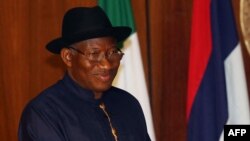 Tsohon Shugaban Najeriya Goodluck Jonathan ya mika mulki ga Shugaba Muhammadu Buhari