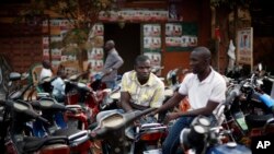 Une manifestation de l'opposition à Bamako, Mali, 18 nnovembre 2013.